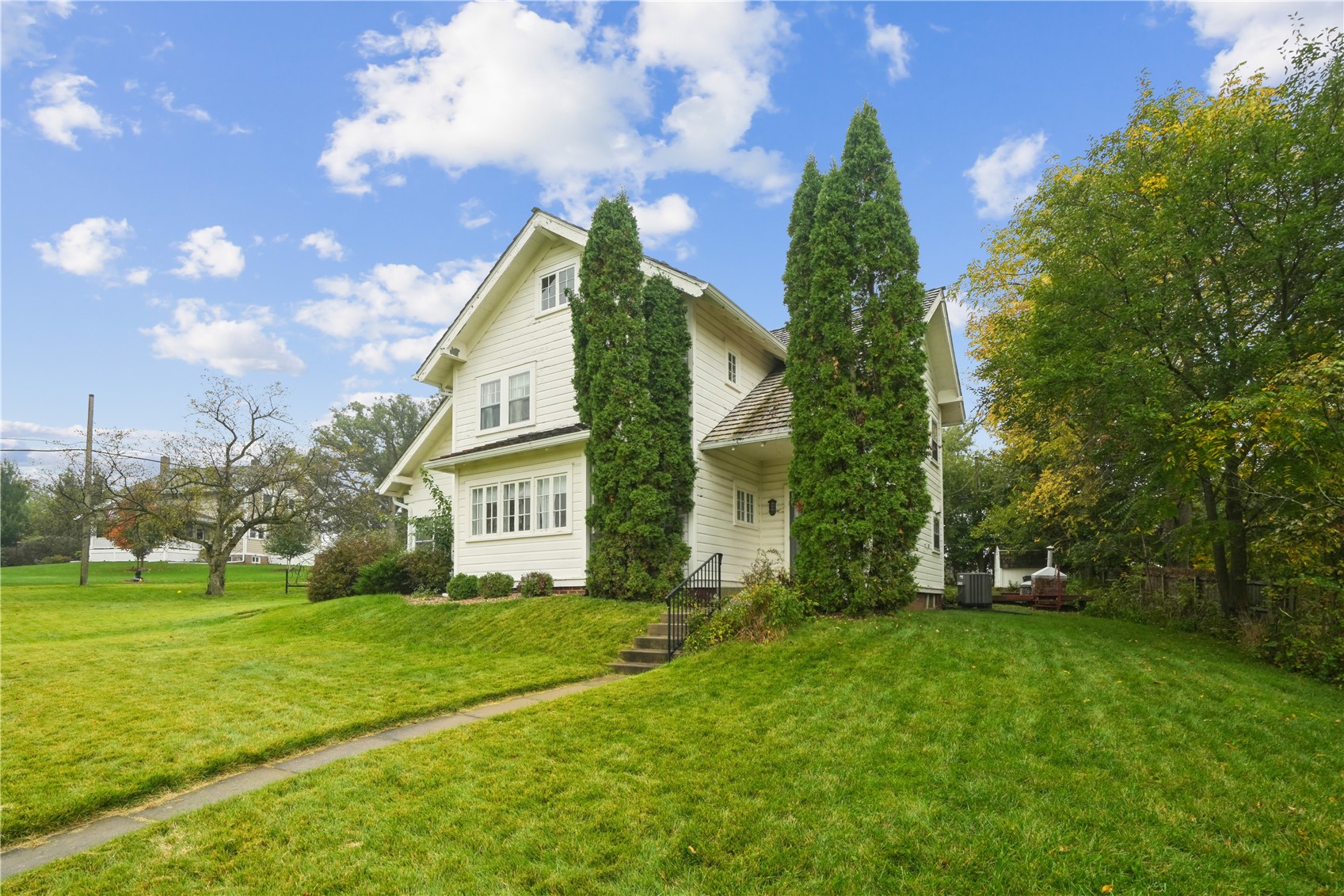 517 Knollwood Drive SE Cedar Rapids IA 52403