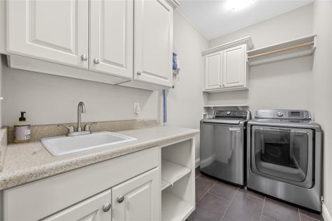 713 Sherwood Drive Iowa City IA 52245