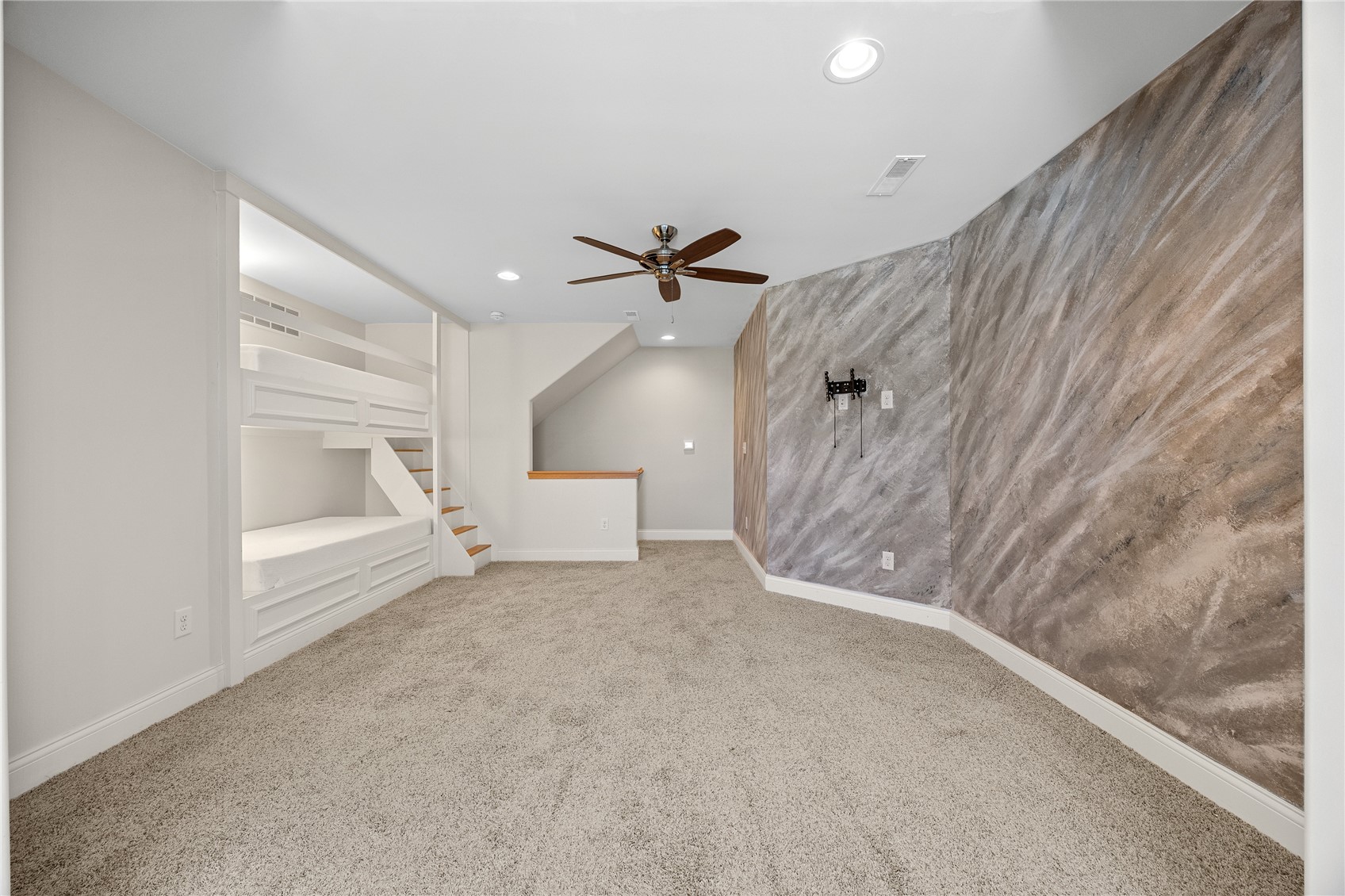 713 Sherwood Drive Iowa City IA 52245