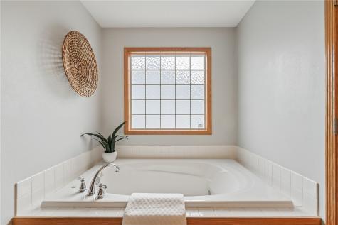 1013 Chesterfield Road Cedar Rapids IA 52402