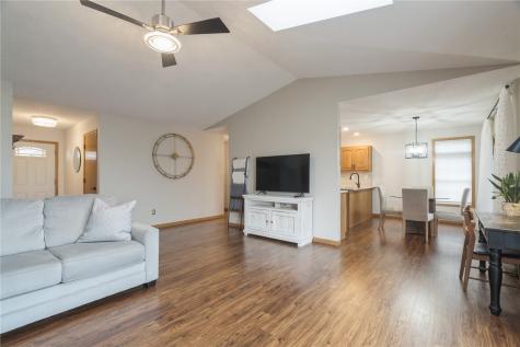 2250 Hillview Drive Marion IA 52302