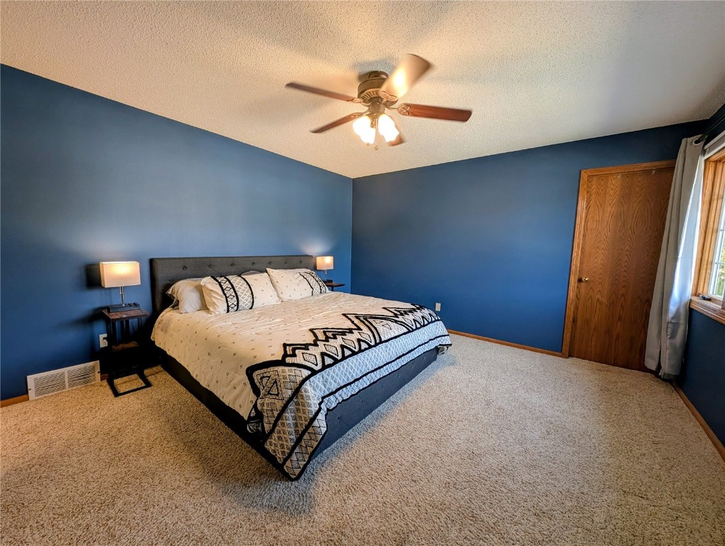 1215 Prairieview Drive NE Cedar Rapids IA 52402