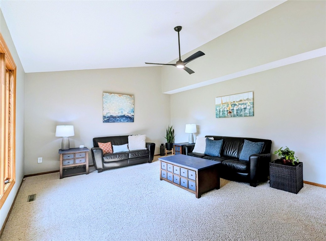 1215 Prairieview Drive NE Cedar Rapids IA 52402