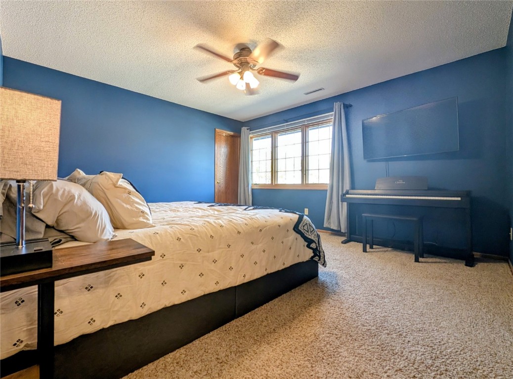 1215 Prairieview Drive NE Cedar Rapids IA 52402
