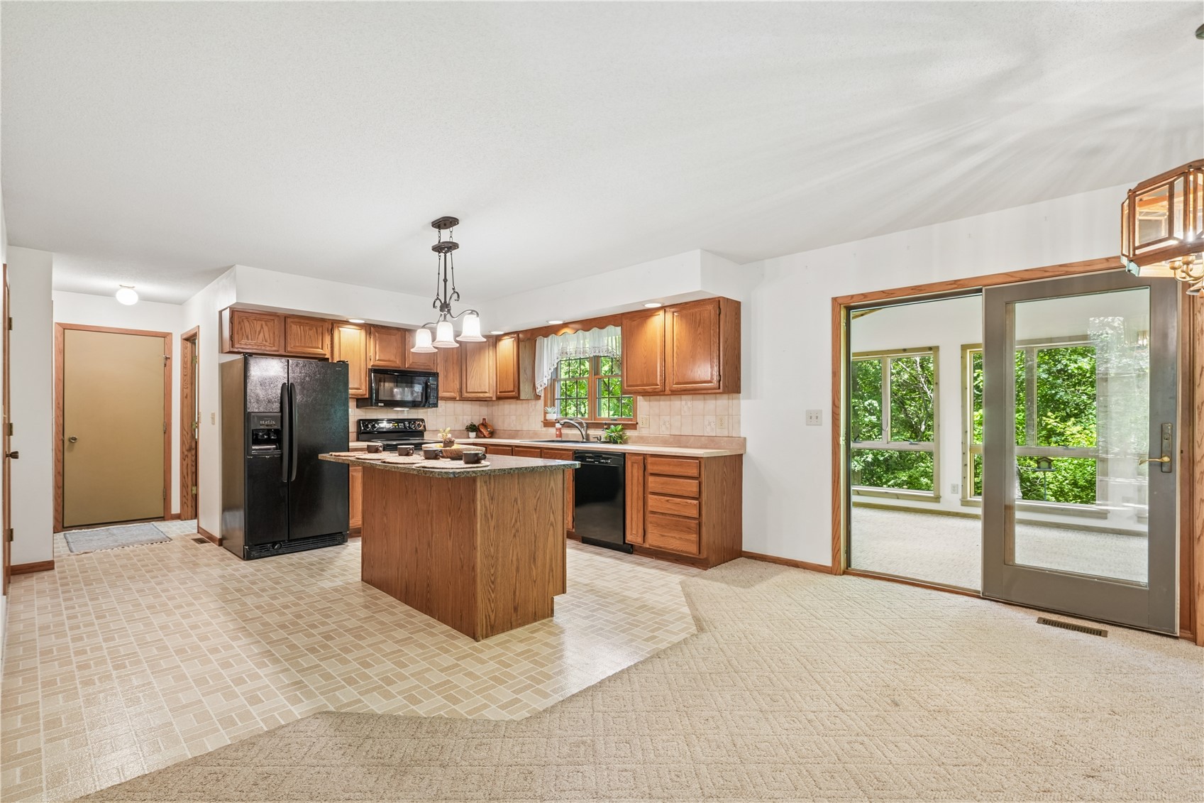 4084 Crest View NE Solon IA 52333