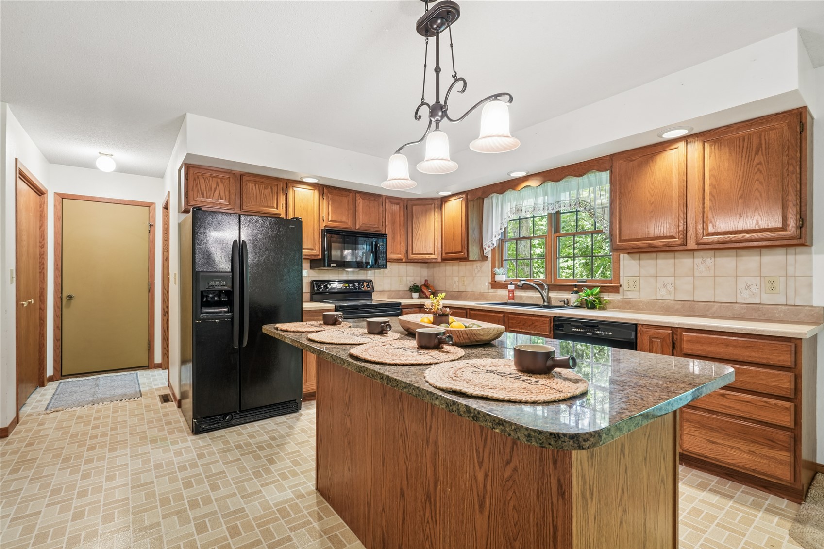 4084 Crest View NE Solon IA 52333