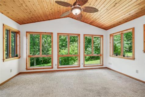 4084 Crest View NE Solon IA 52333