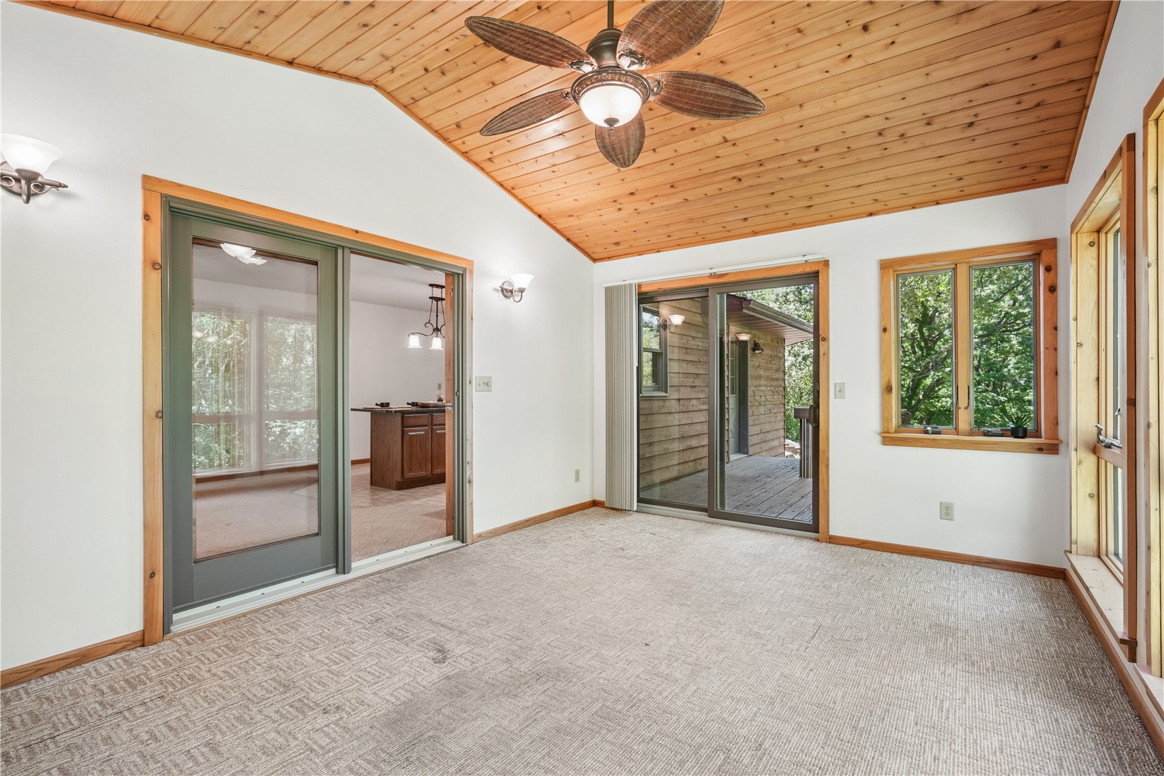 4084 Crest View NE Solon IA 52333