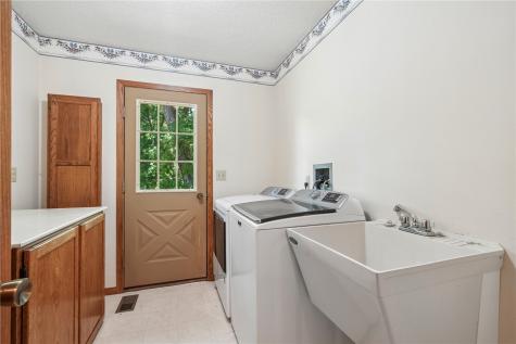 4084 Crest View NE Solon IA 52333