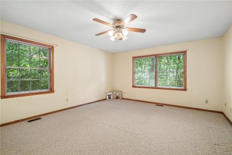 4084 Crest View NE Solon IA 52333