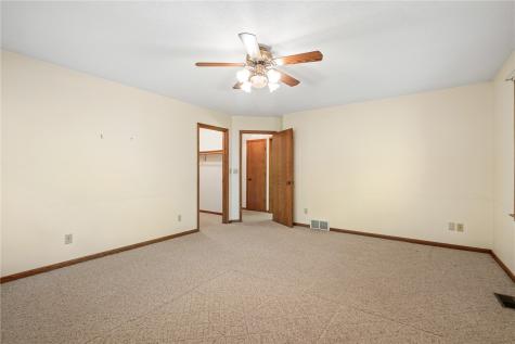 4084 Crest View NE Solon IA 52333