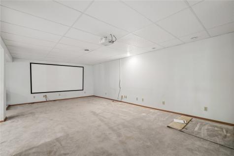 4084 Crest View NE Solon IA 52333