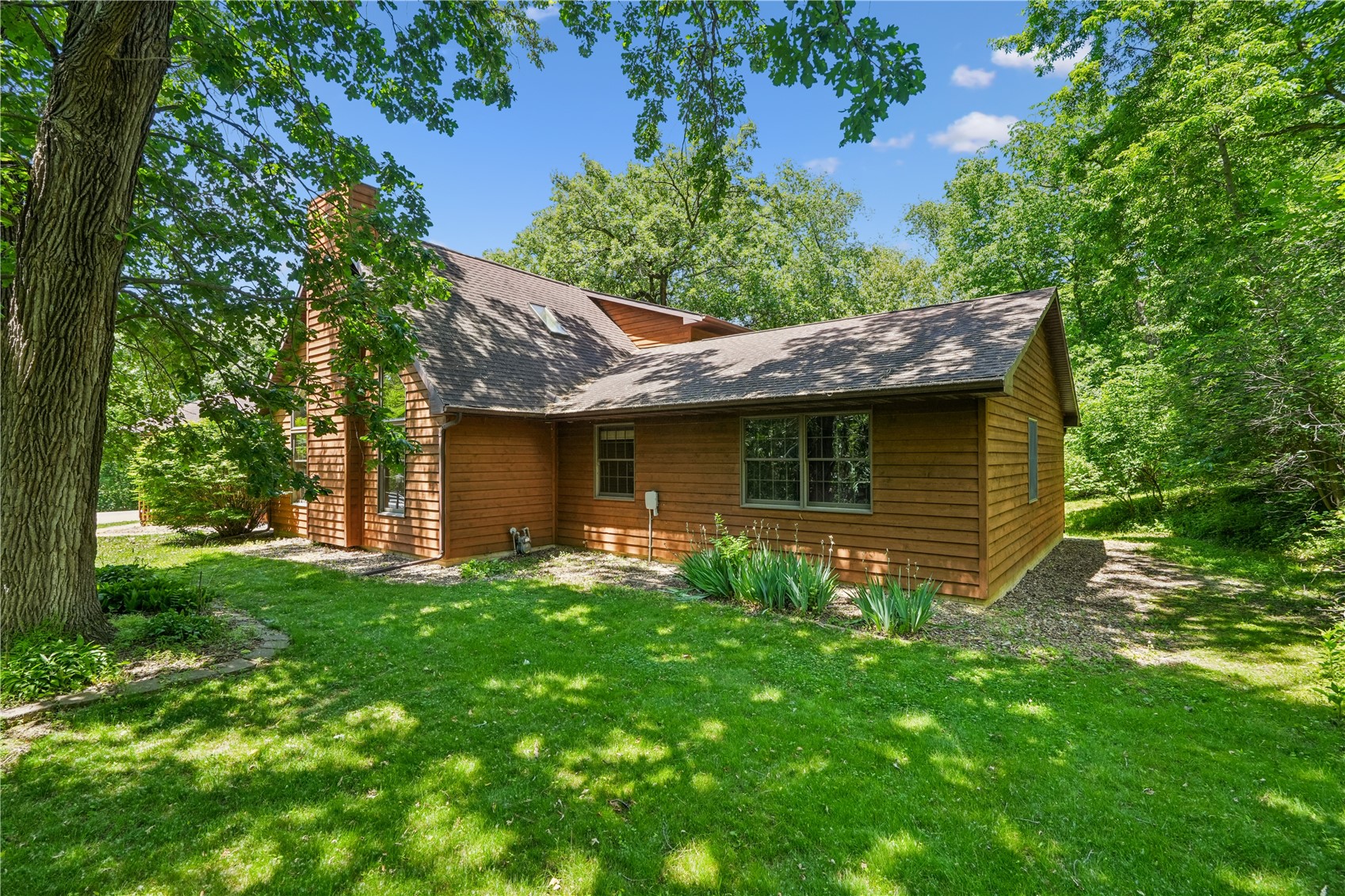 4084 Crest View NE Solon IA 52333