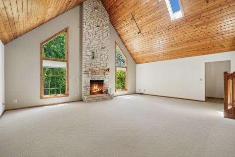4084 Crest View NE Solon IA 52333