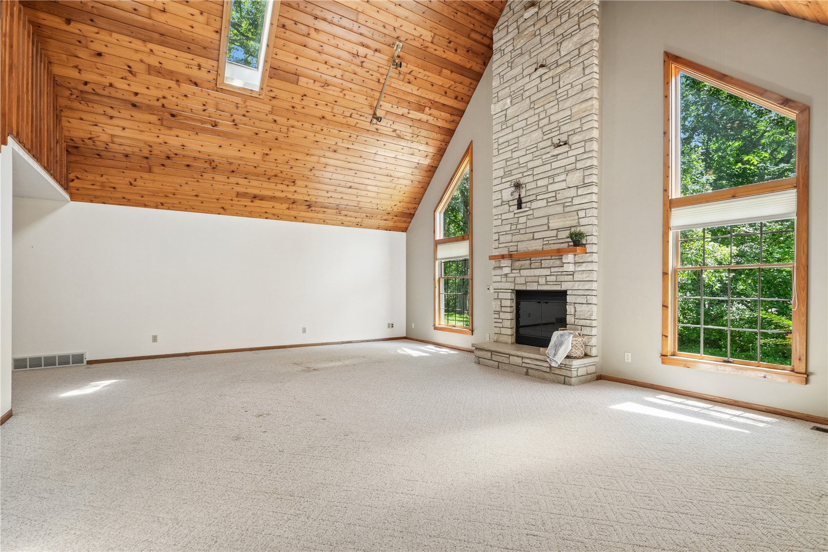4084 Crest View NE Solon IA 52333