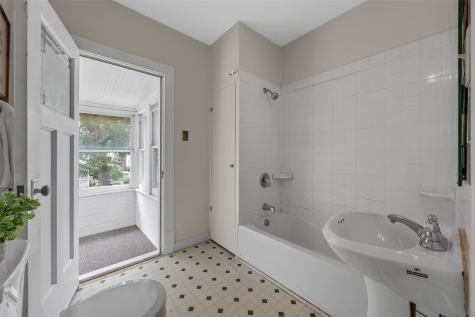 383 21st Street SE Cedar Rapids IA 52403