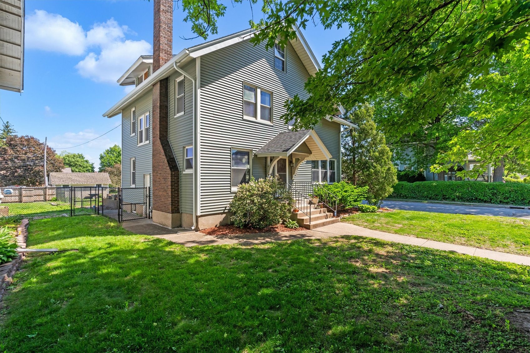 416 E Rusholme Street Davenport IA 52803