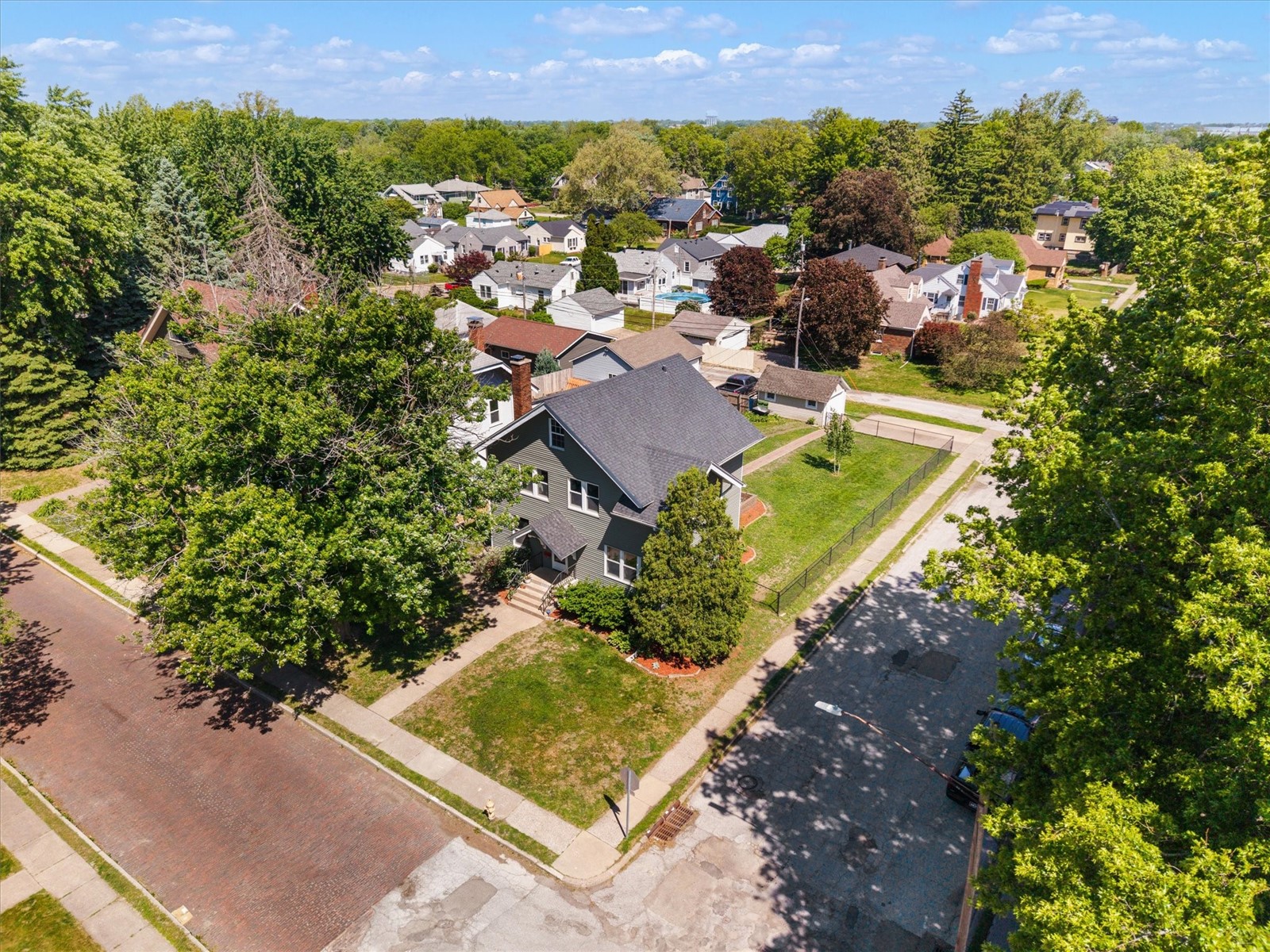 416 E Rusholme Street Davenport IA 52803