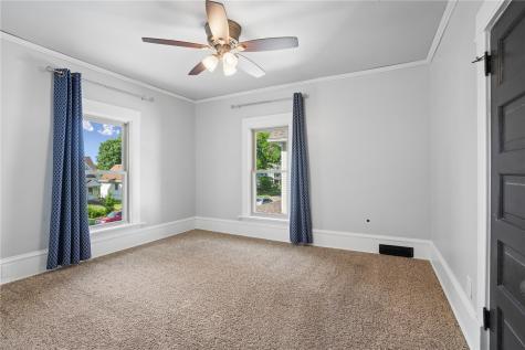 1548 6th Avenue Cedar Rapids IA 52403