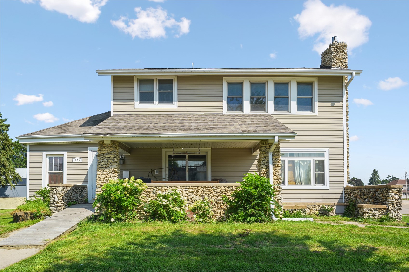 125 E 3rd Street Monticello IA 52310