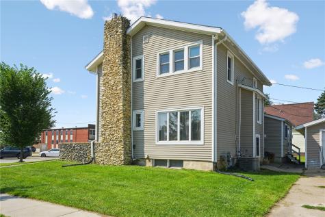 125 E 3rd Street Monticello IA 52310