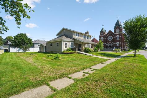 125 E 3rd Street Monticello IA 52310