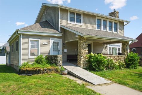 125 E 3rd Street Monticello IA 52310