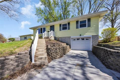 1770 Vavra Drive Ely IA 52227
