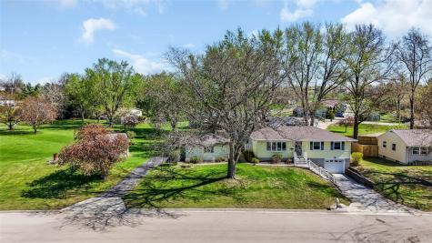 1770 Vavra Drive Ely IA 52227