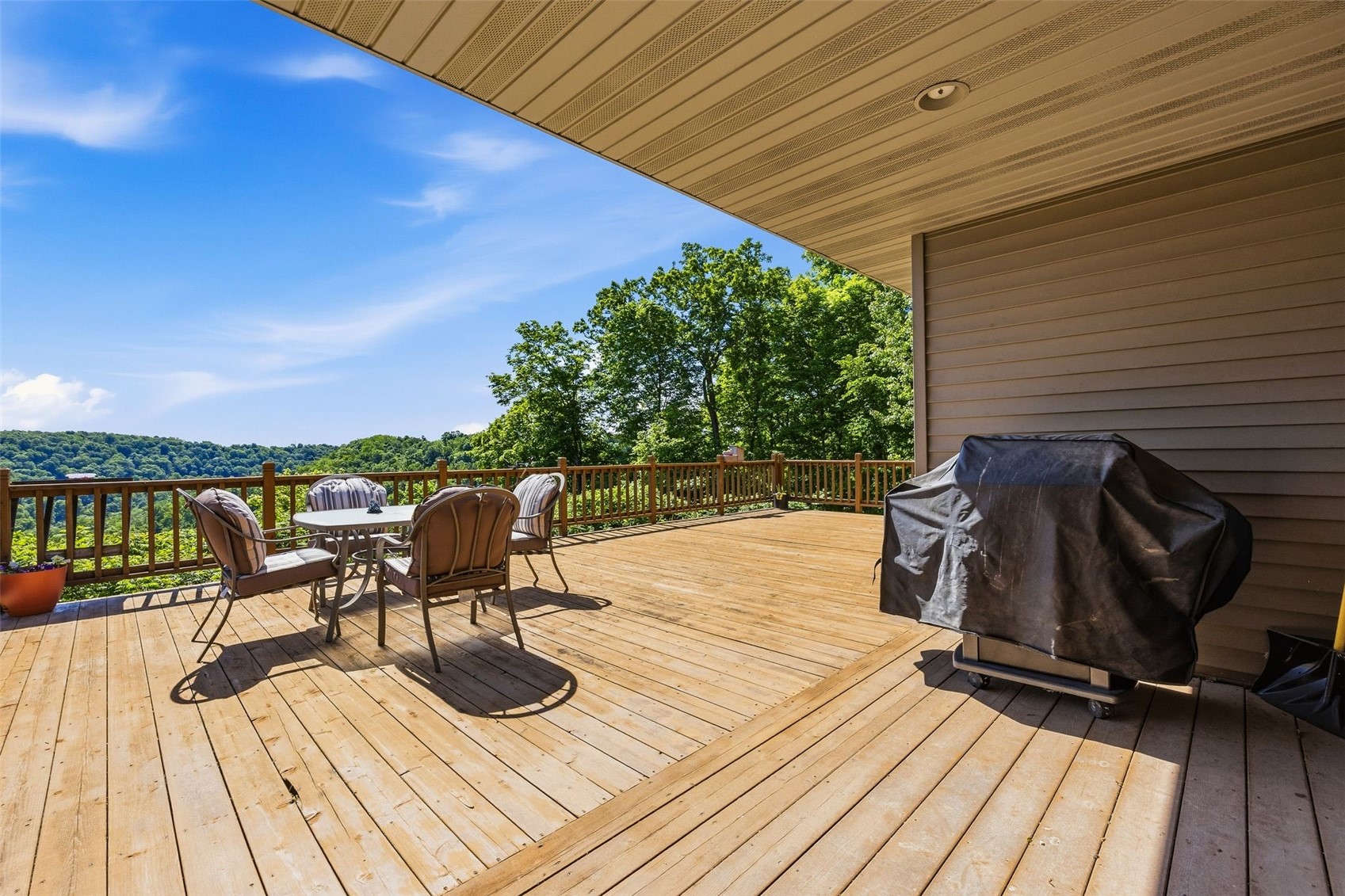 37754 390th Street Guttenberg IA 52052