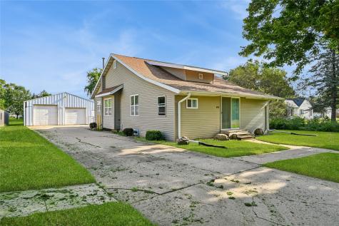 618 E Maple Street Central City IA 52214