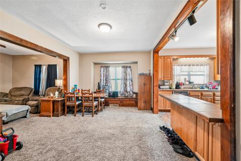 618 E Maple Street Central City IA 52214
