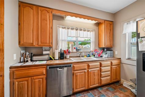 618 E Maple Street Central City IA 52214