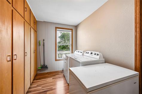 618 E Maple Street Central City IA 52214
