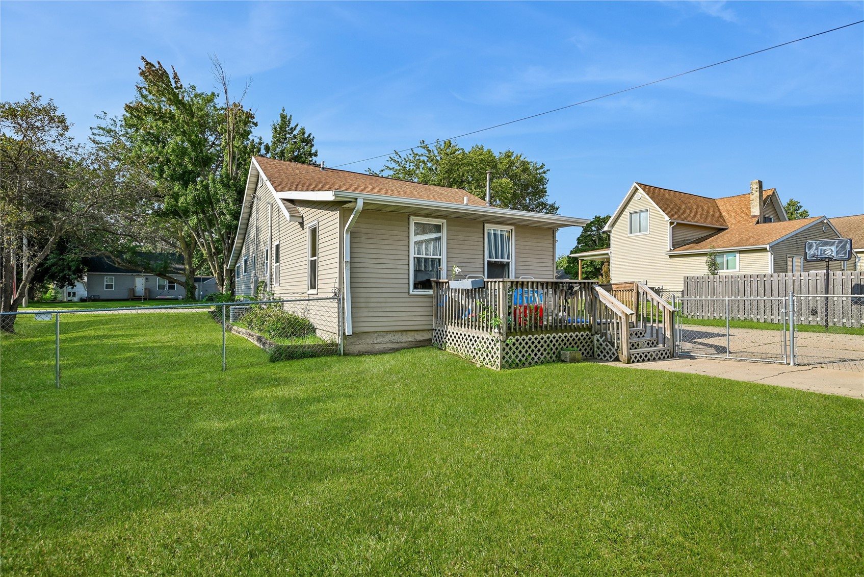 618 E Maple Street Central City IA 52214