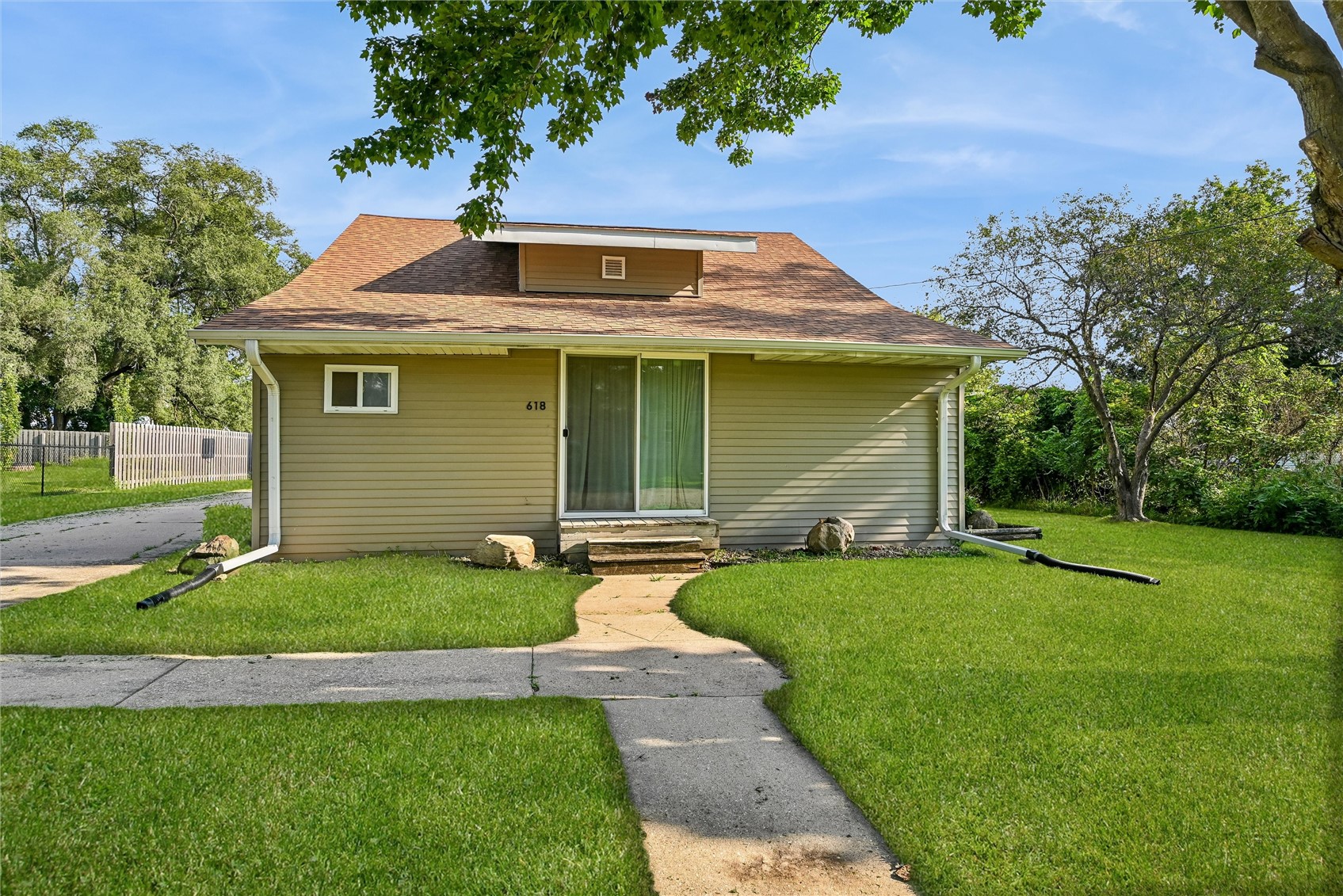 618 E Maple Street Central City IA 52214