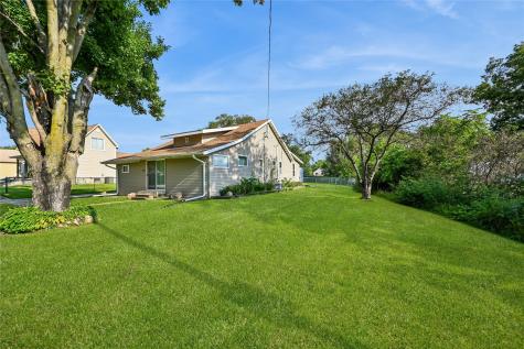 618 E Maple Street Central City IA 52214