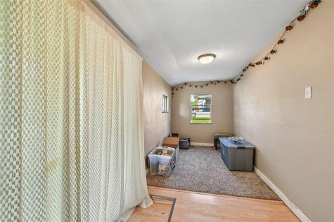 618 E Maple Street Central City IA 52214
