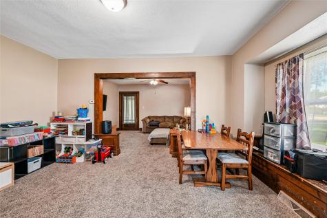 618 E Maple Street Central City IA 52214