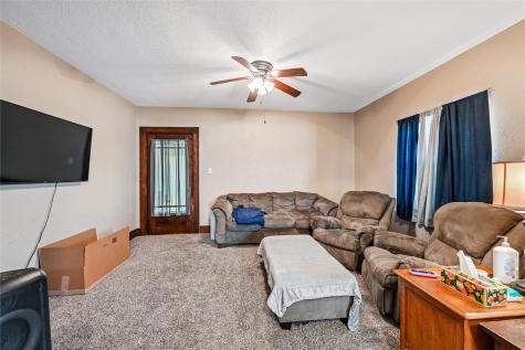 618 E Maple Street Central City IA 52214