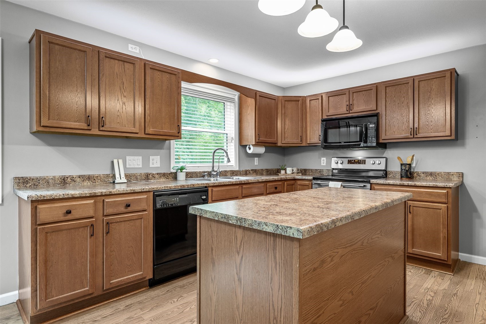 1105 Maple Street Robins IA 52328