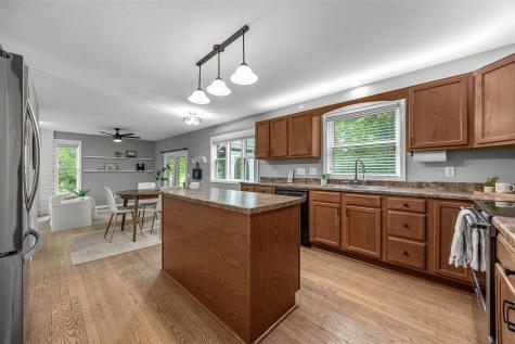 1105 Maple Street Robins IA 52328
