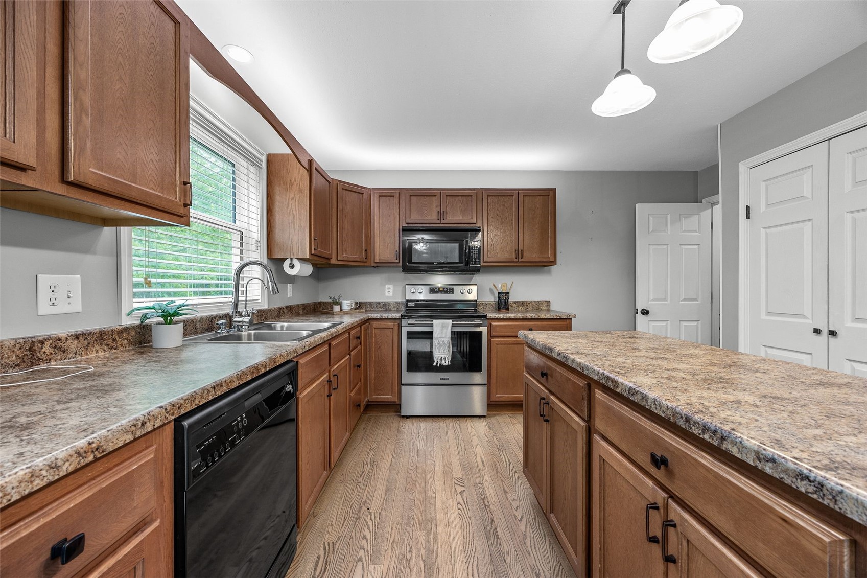 1105 Maple Street Robins IA 52328