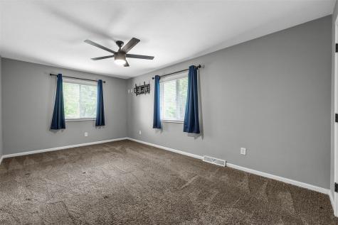 1105 Maple Street Robins IA 52328