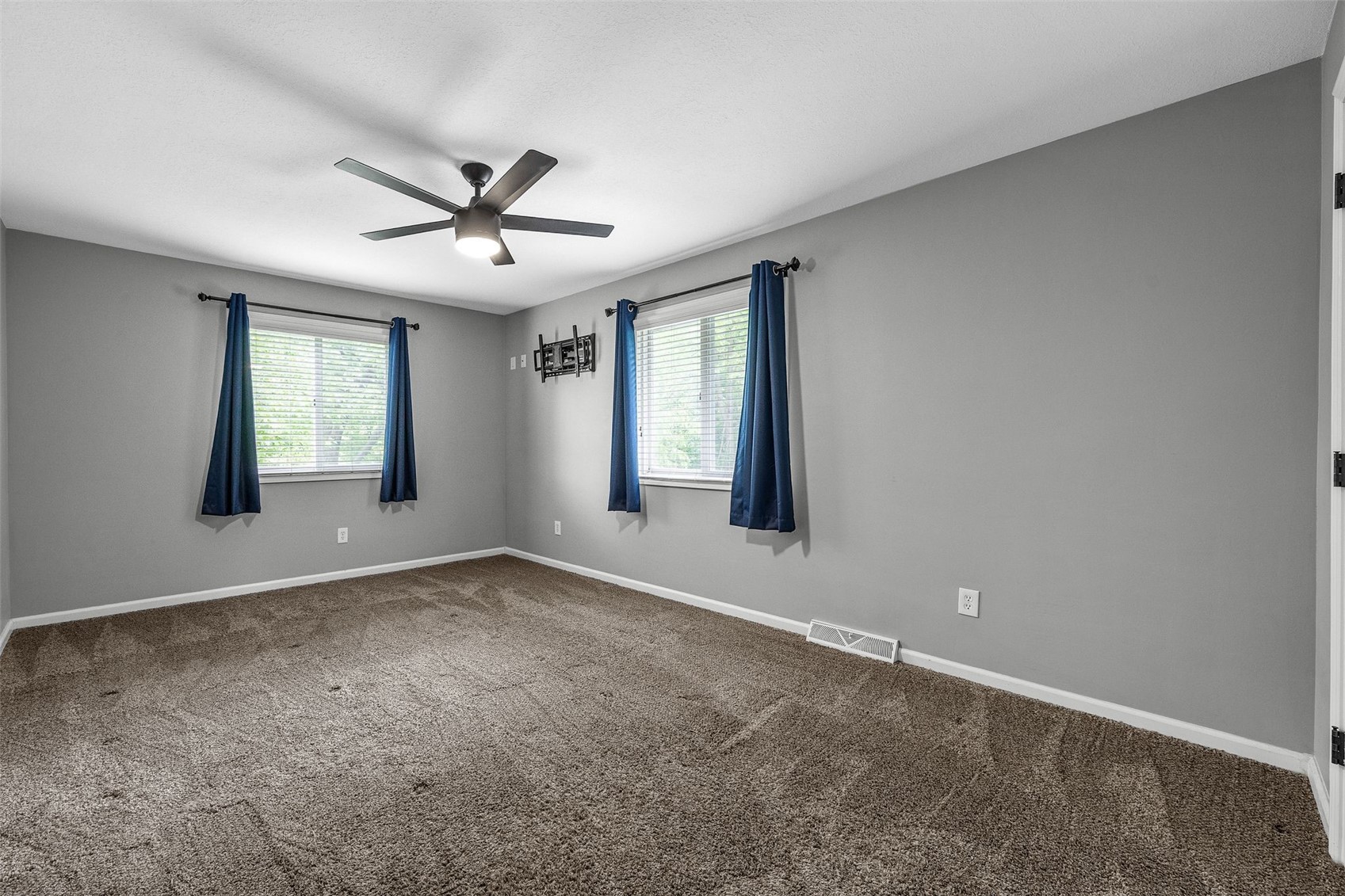 1105 Maple Street Robins IA 52328