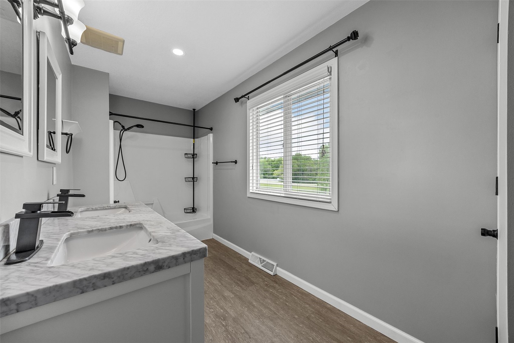 1105 Maple Street Robins IA 52328