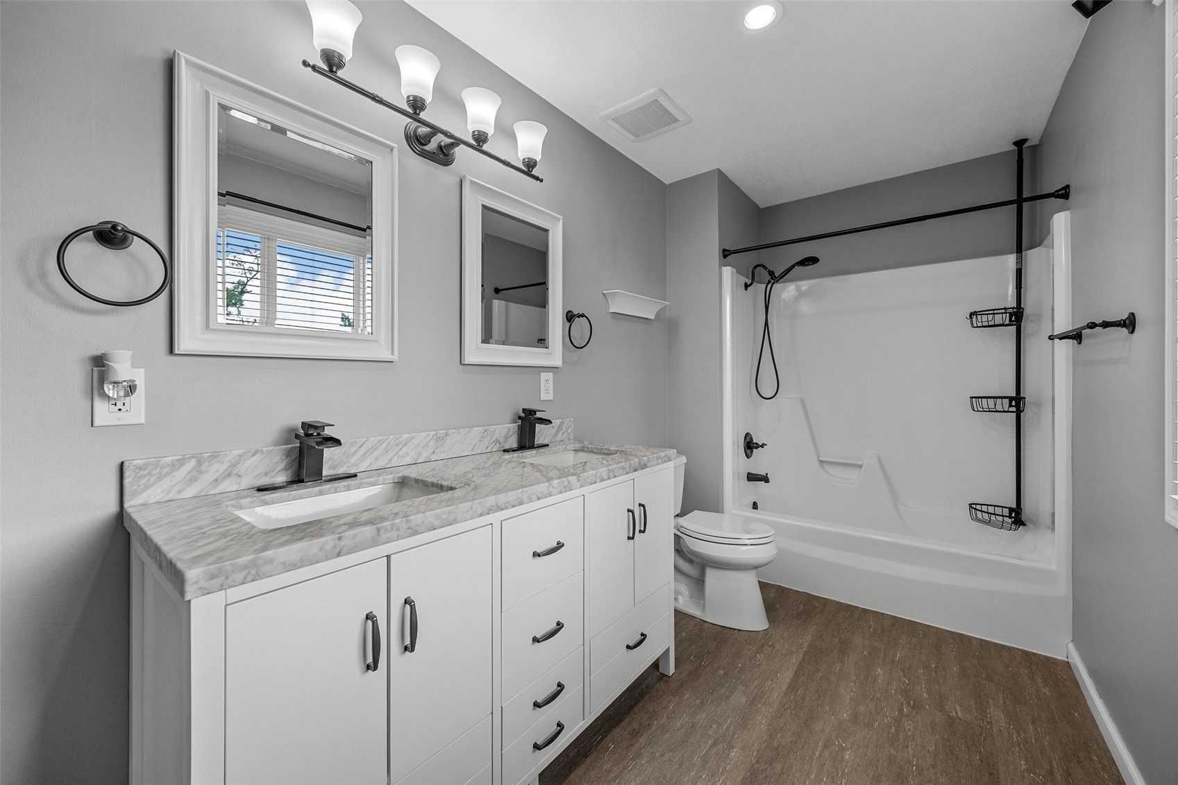 1105 Maple Street Robins IA 52328