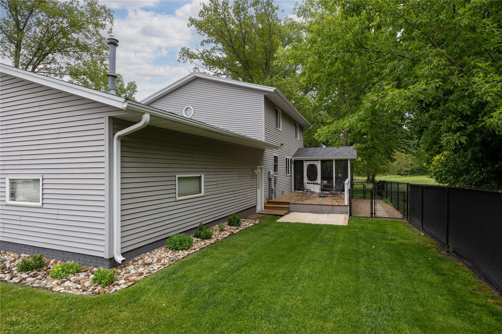 1105 Maple Street Robins IA 52328