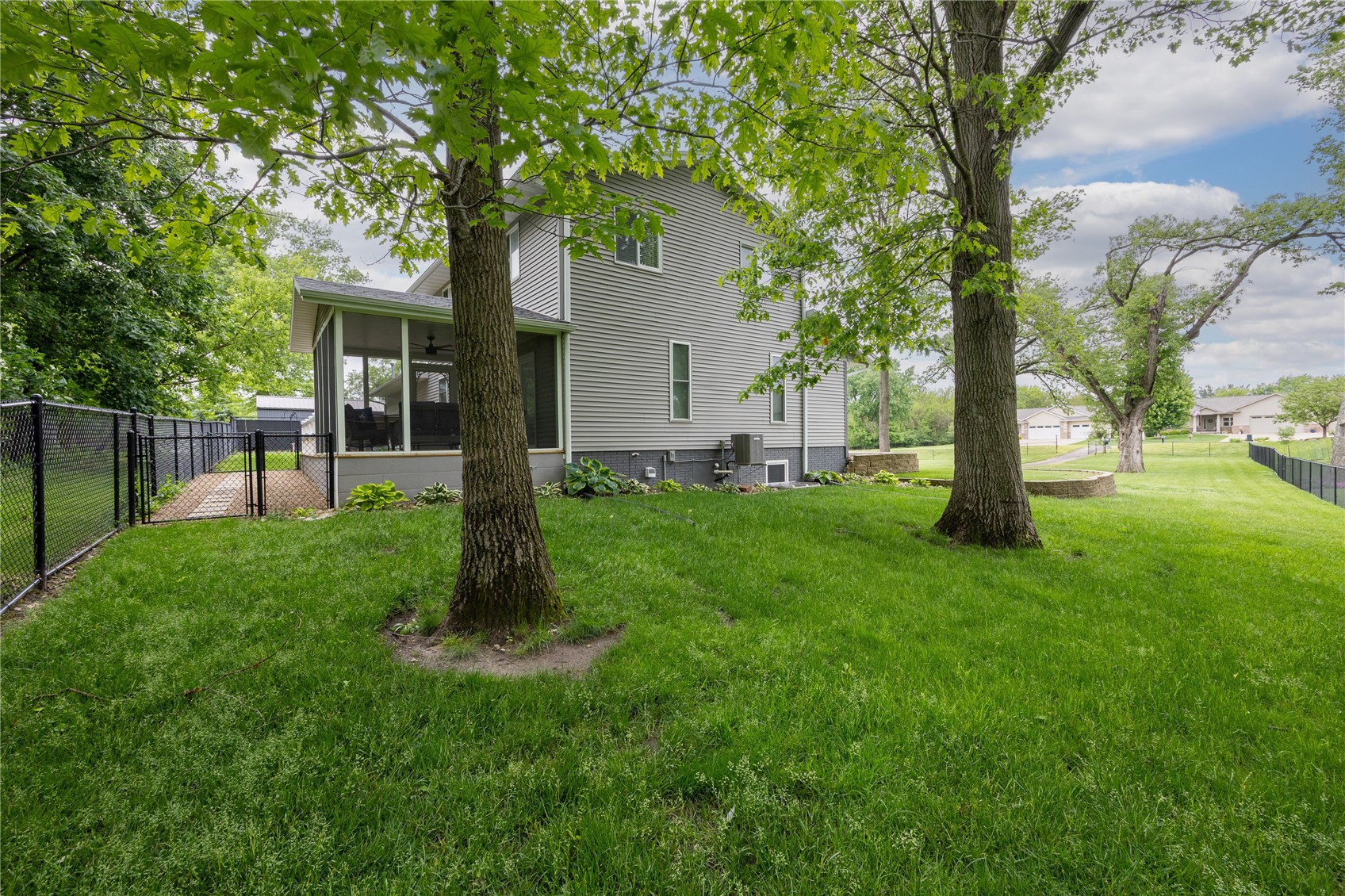 1105 Maple Street Robins IA 52328