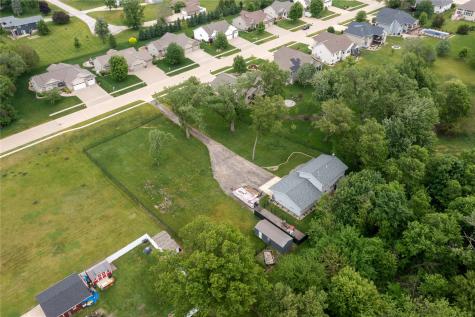 1105 Maple Street Robins IA 52328